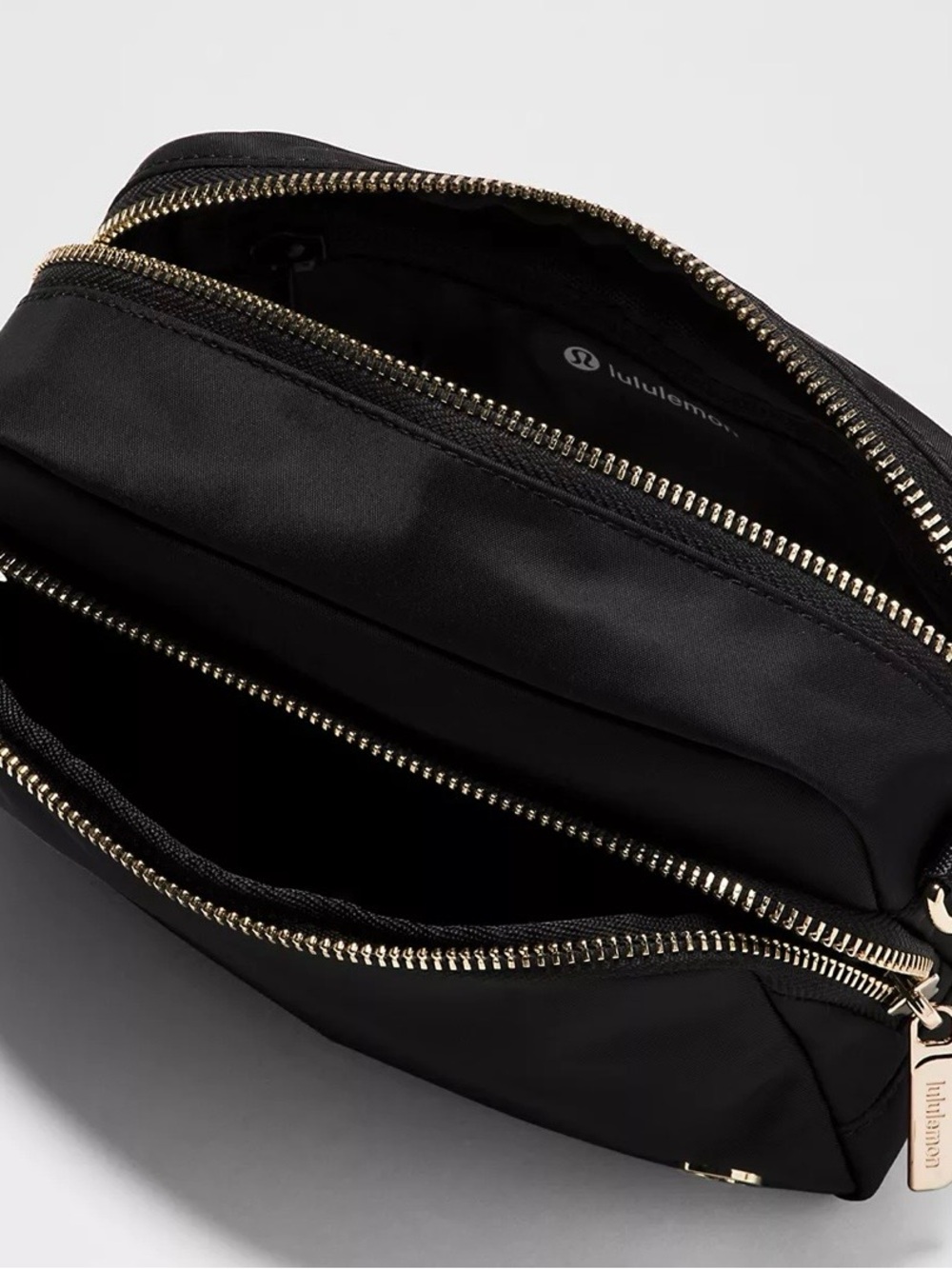 Everywhere Crossbody Bag 2L
Metal Hardware Lululemon - Picture 4 of 9